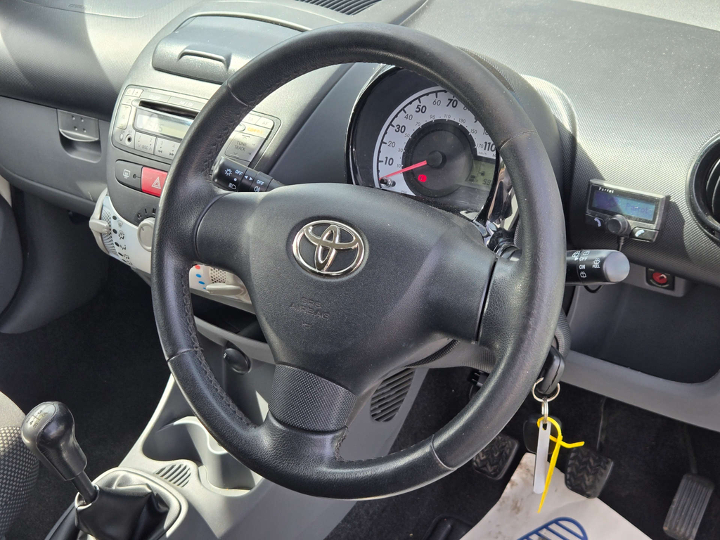 Toyota Aygo Vvt-i Ice 68 Silver #18