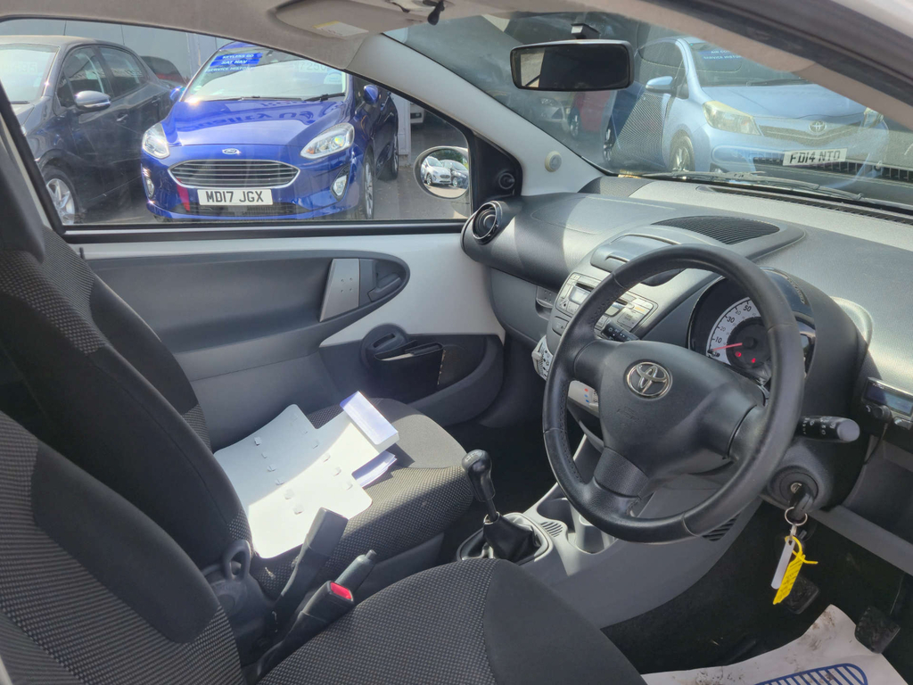 Toyota Aygo Vvt-i Ice 68 Silver #19
