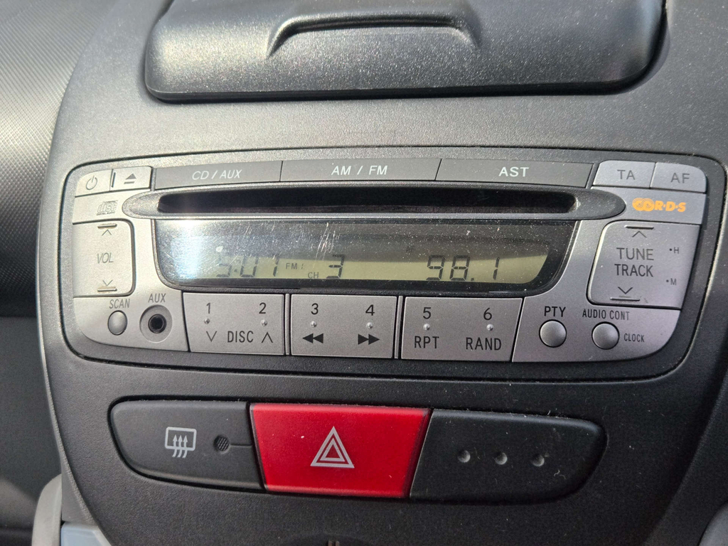 Toyota Aygo Vvt-i Ice 68 Silver #31