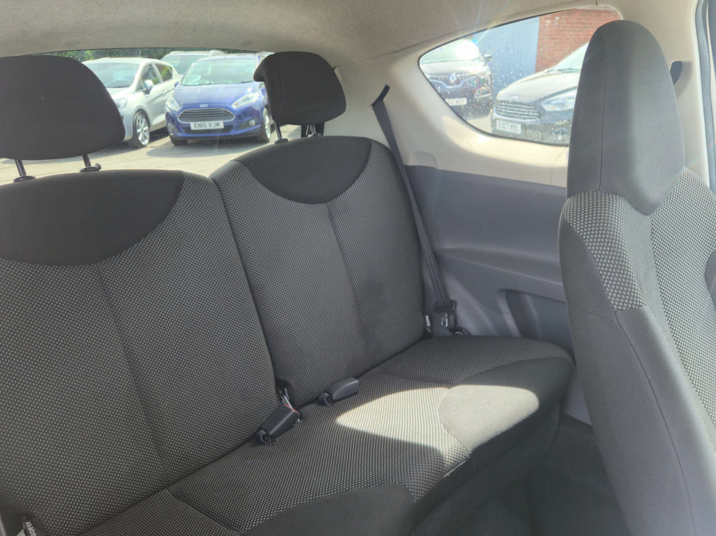 Toyota Aygo Vvt-i Ice 68 Silver #23