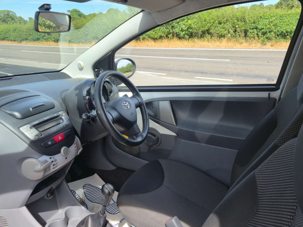 Toyota Aygo Vvt-i Ice 68 Silver #26