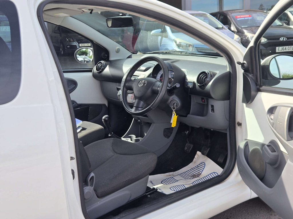 Toyota Aygo Vvt-i Ice 68 Silver #17