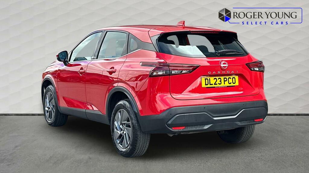 Nissan Qashqai 1.3 Dig-t Mhev Acenta Premium Red #2