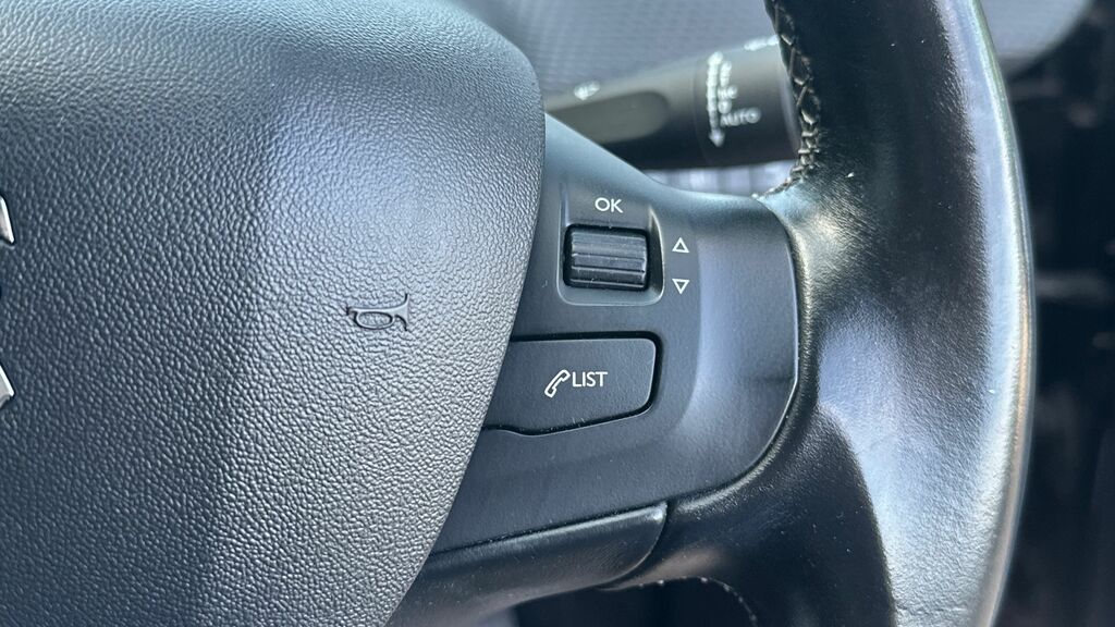Peugeot 2008 1.2 Puretech Allure Premium Suv Black #16