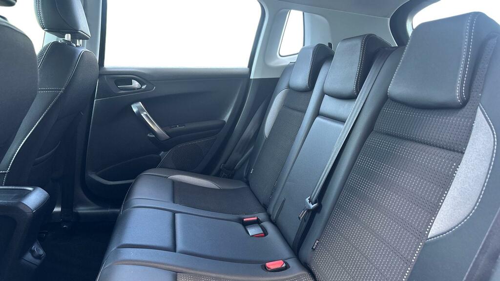 Peugeot 2008 1.2 Puretech Allure Black #4