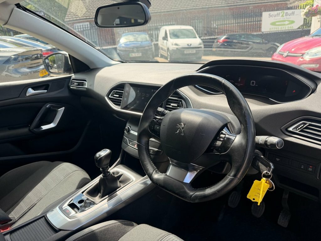 Peugeot 308 SW 1.2L Allure KW70VVK White #6