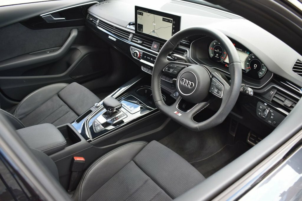 Audi A4 Avant 2L Black Edition Grey #3