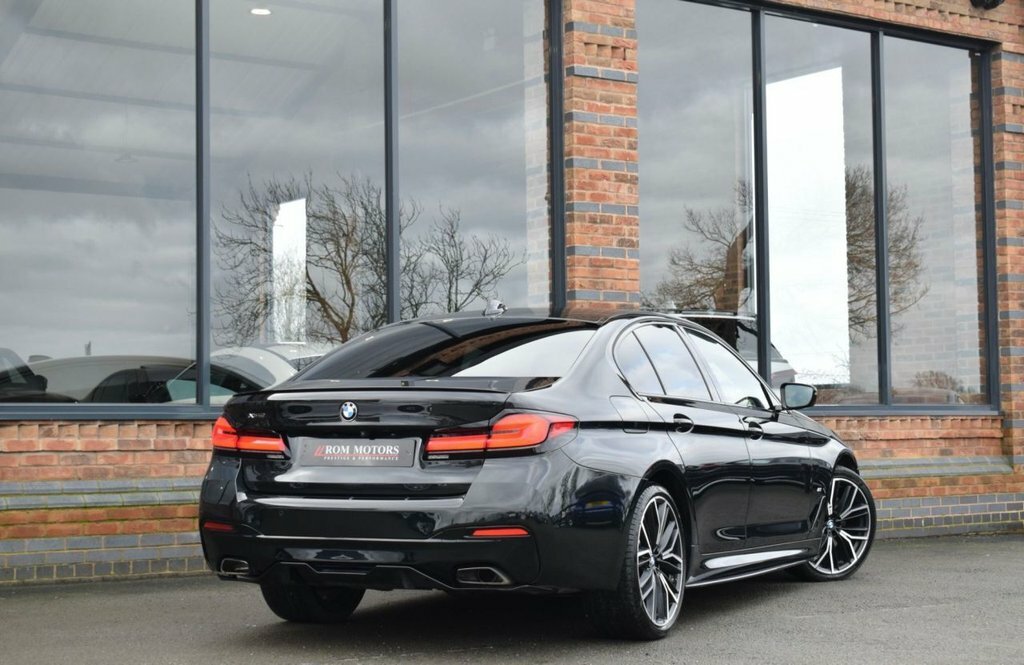 BMW 5 Series 3L M Sport Black #2