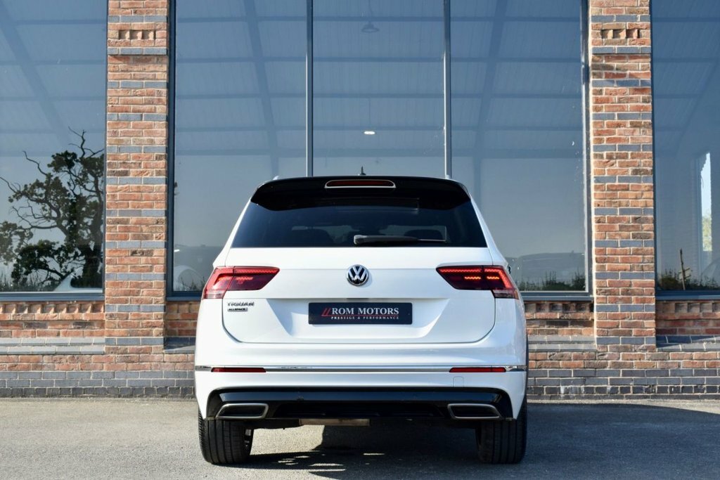 Volkswagen Tiguan Allspace 2L R-line White #6