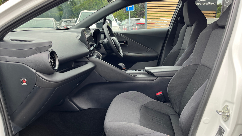 Toyota C-Hr 1.8 Vvt-h Design Cvt Euro FE24RHJ White #5