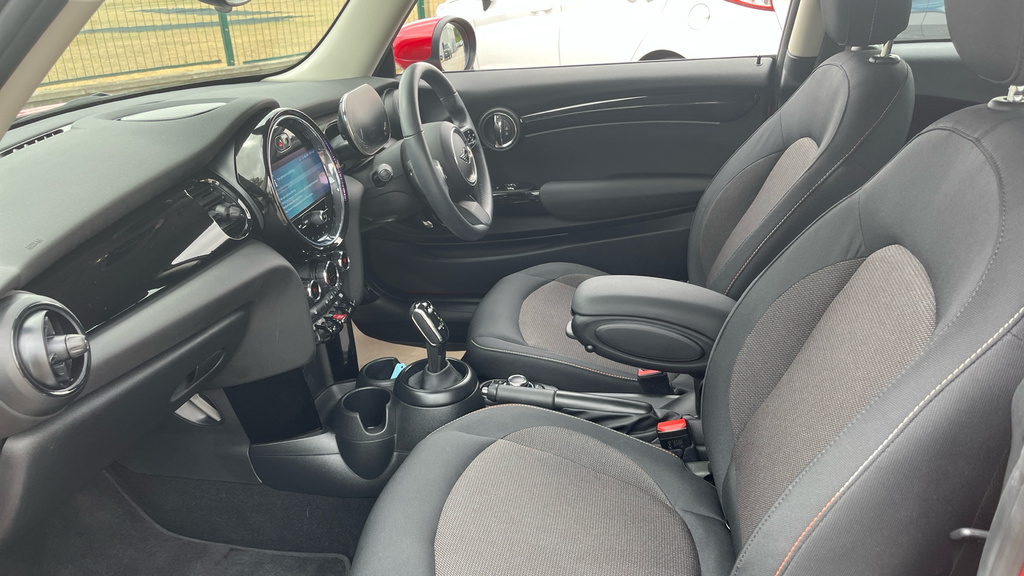 Mini Hatch 1.5 Cooper Classic Steptro FL72JWA Red #5