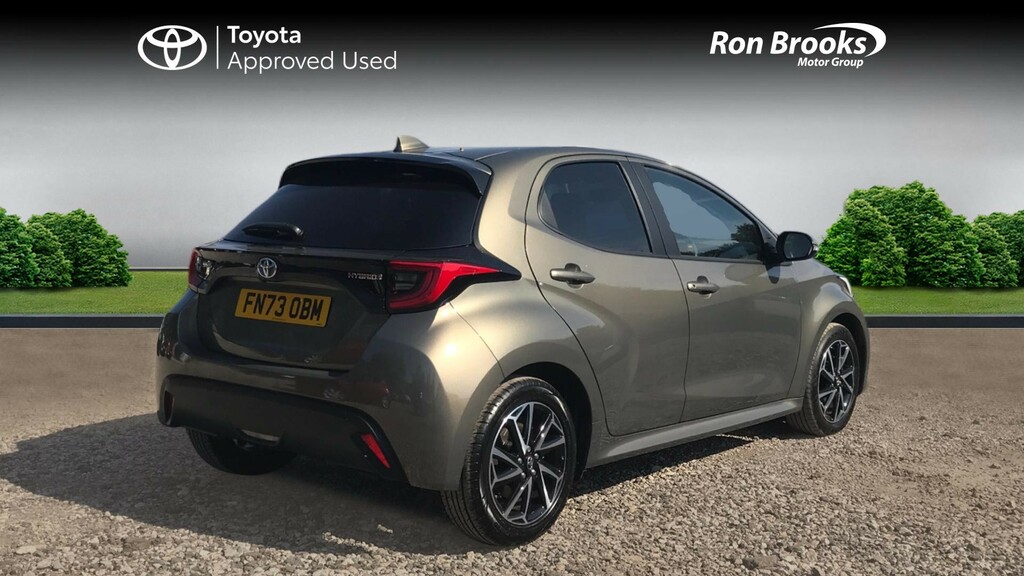 Toyota Yaris 1.5 Vvt-h Design E-cvt Eur FN73OBM Brown #2