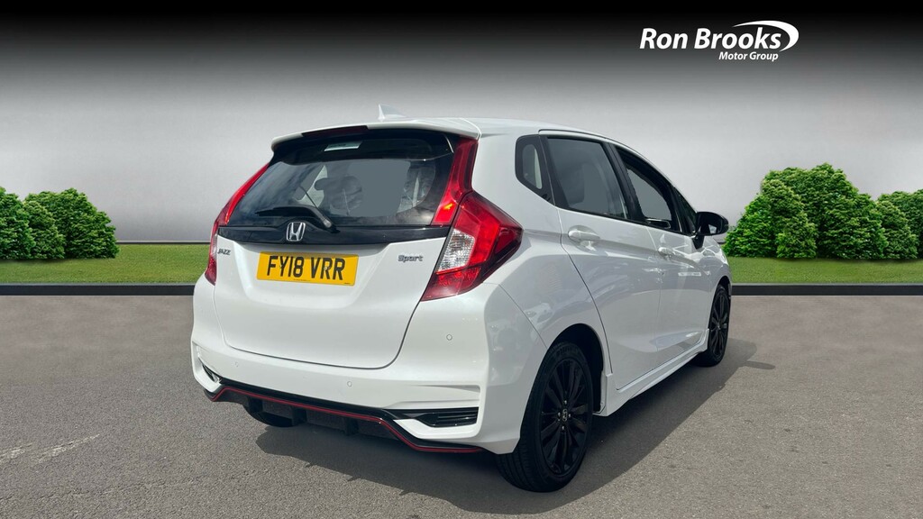 Honda Jazz 1.5 I-vtec Sport Navi Euro FY18VRR White #2