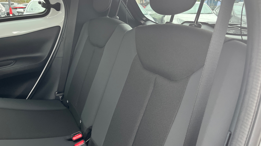 Toyota Aygo X 1.0 Vvt-i Edge Black #13