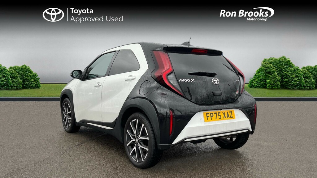 Toyota Aygo X 1.5H Gr Sport Cvt Euro 6 White #4