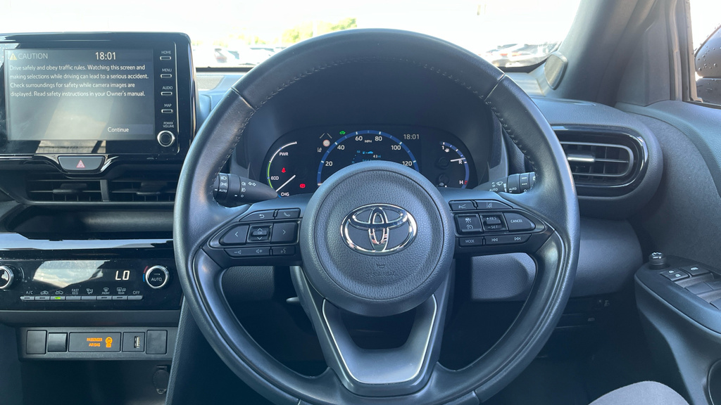 Toyota Yaris Cross Icon White #10