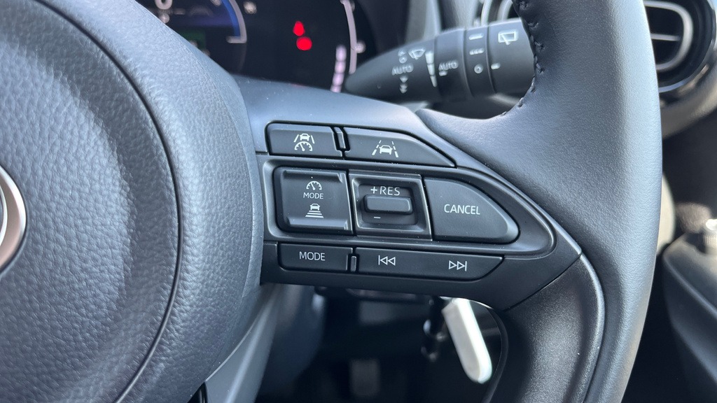 Toyota Yaris 1.5 Hybrid Icon Cvt  #58