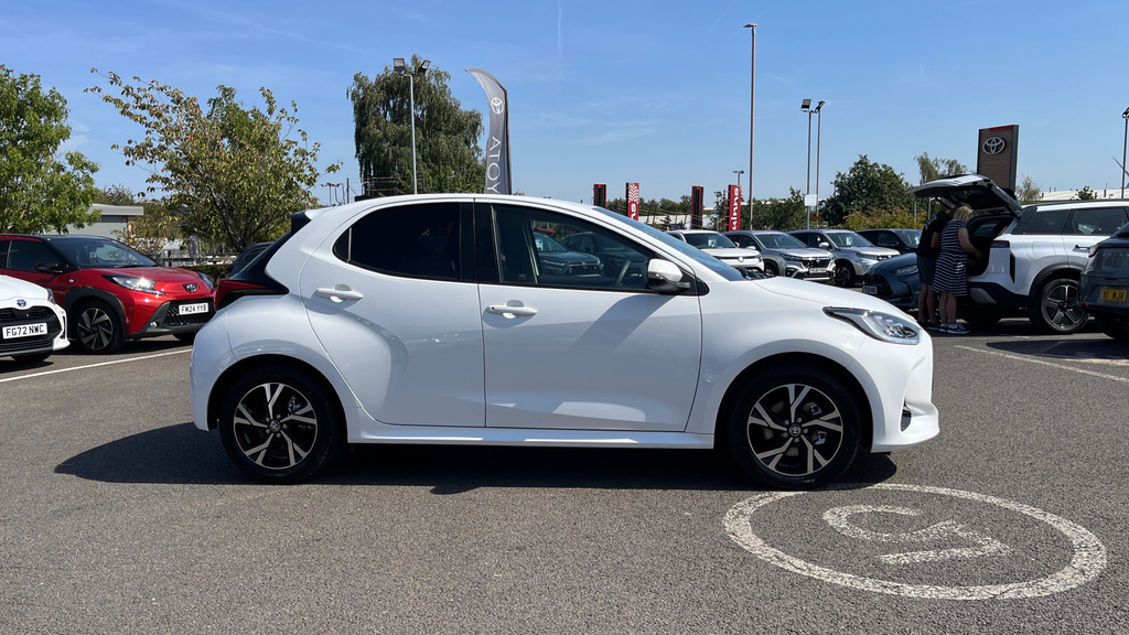 Toyota Yaris 1.5 Hybrid Icon Cvt  #23
