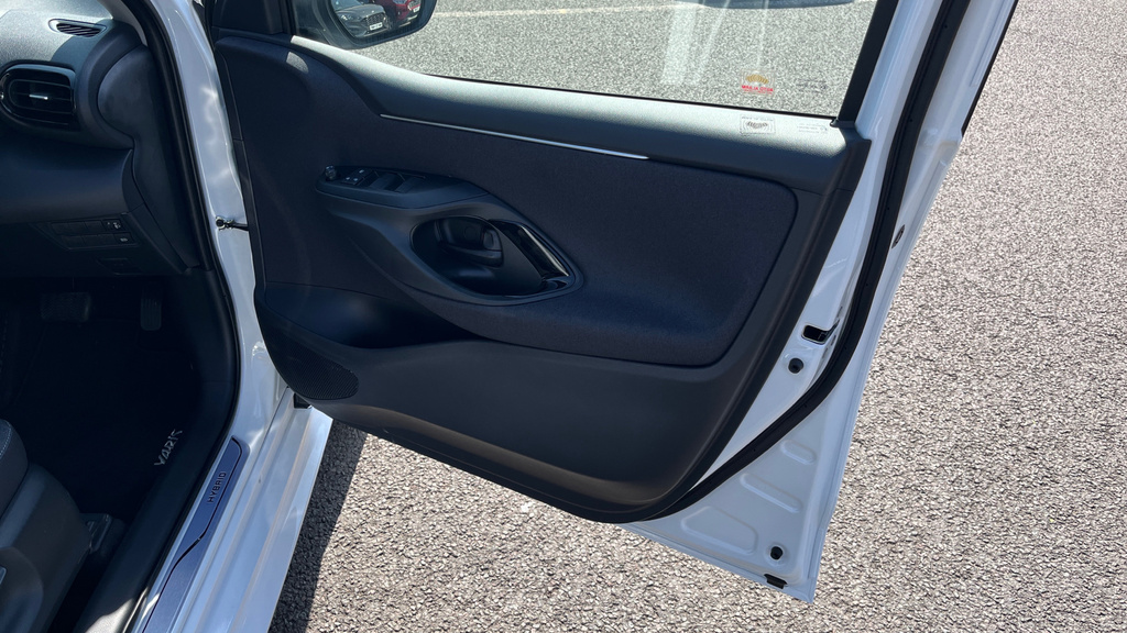Toyota Yaris 1.5 Hybrid Icon Cvt  #48