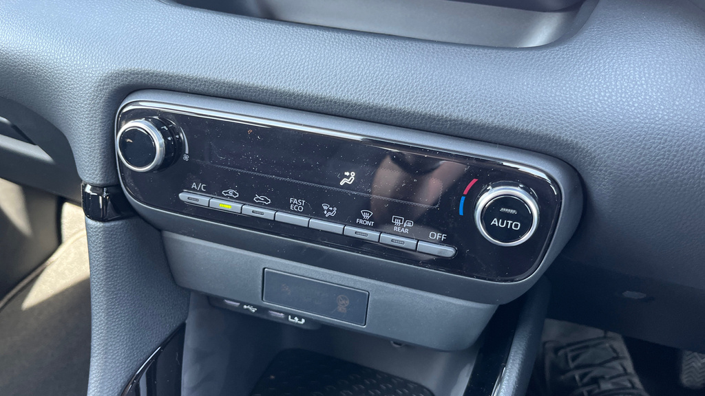 Toyota Yaris 1.5 Hybrid Icon Cvt  #53