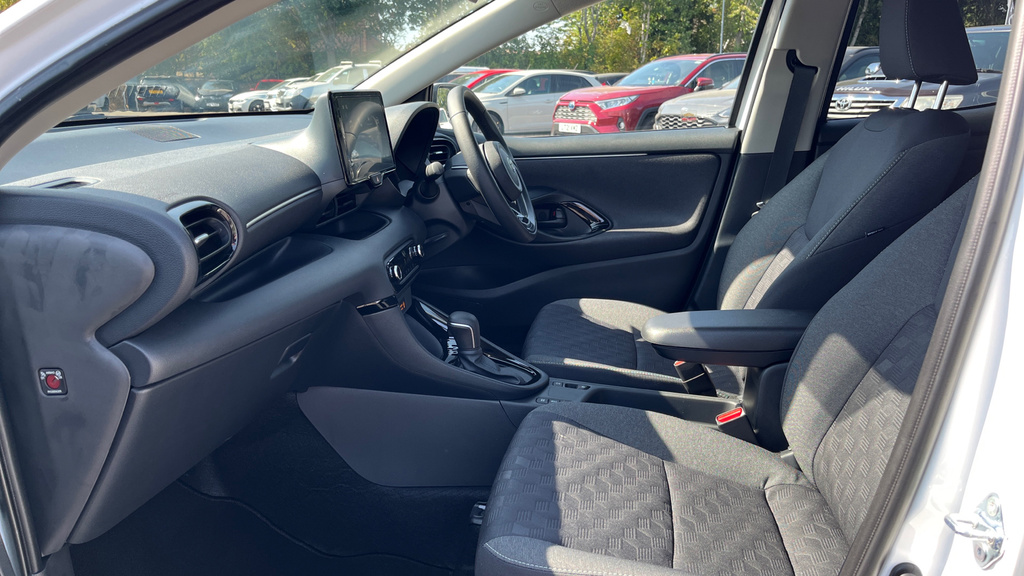 Toyota Yaris 1.5 Hybrid Icon Cvt  #5