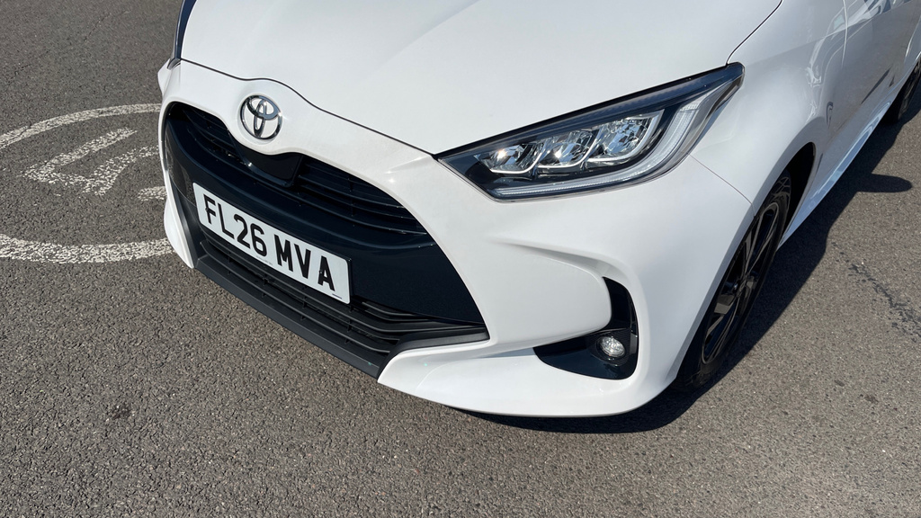 Toyota Yaris 1.5 Hybrid Icon Cvt  #36