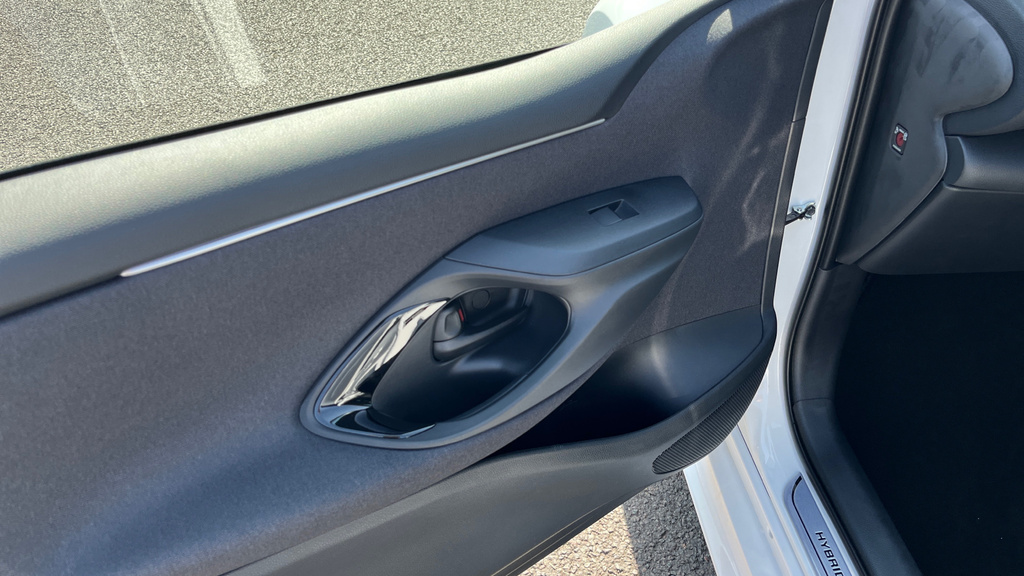 Toyota Yaris 1.5 Hybrid Icon Cvt  #32