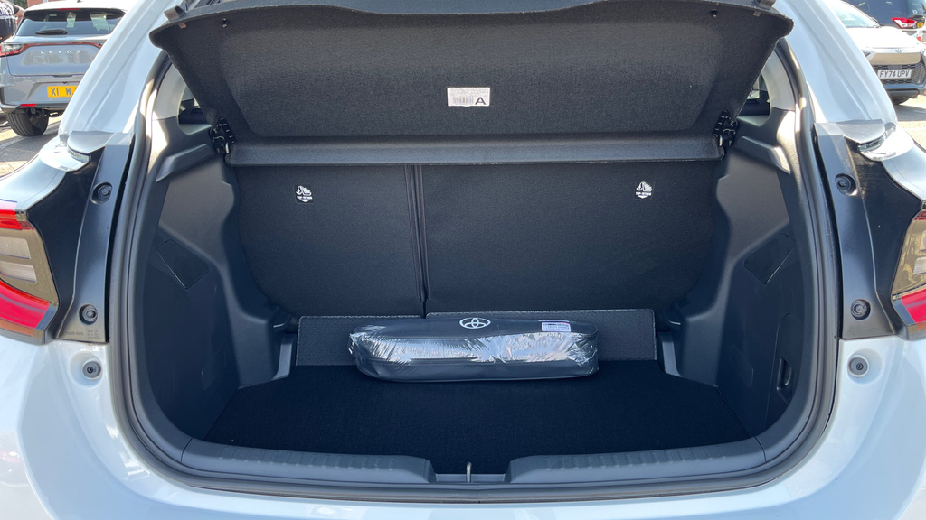 Toyota Yaris 1.5 Hybrid Icon Cvt  #13