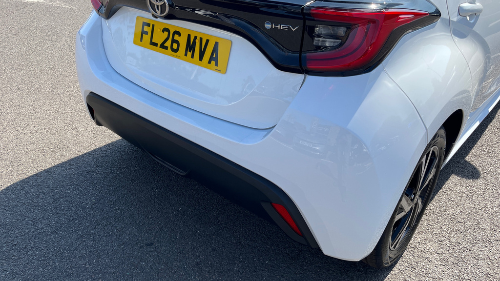 Toyota Yaris 1.5 Hybrid Icon Cvt  #43