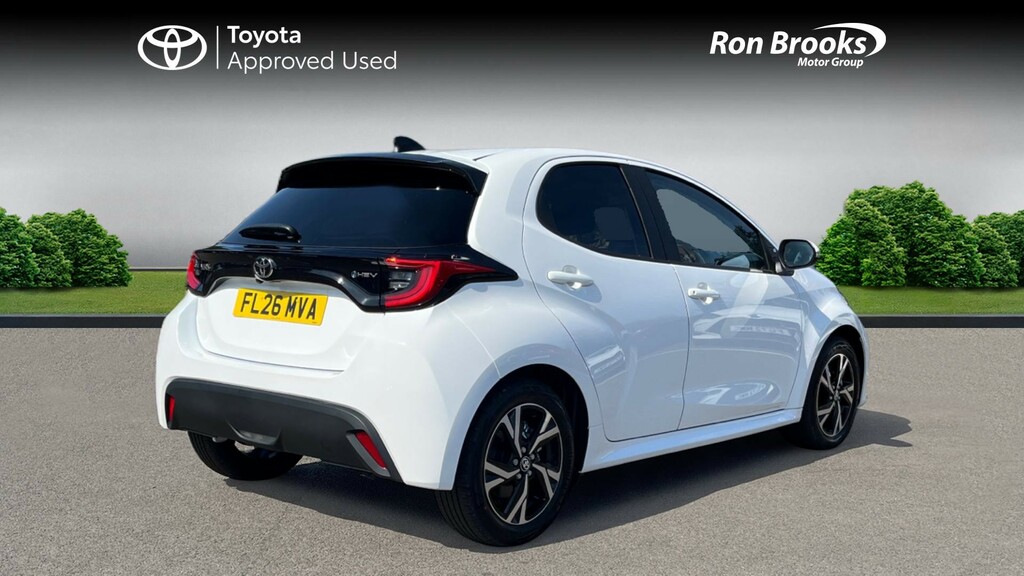 Toyota Yaris 1.5 Hybrid Icon Cvt  #2