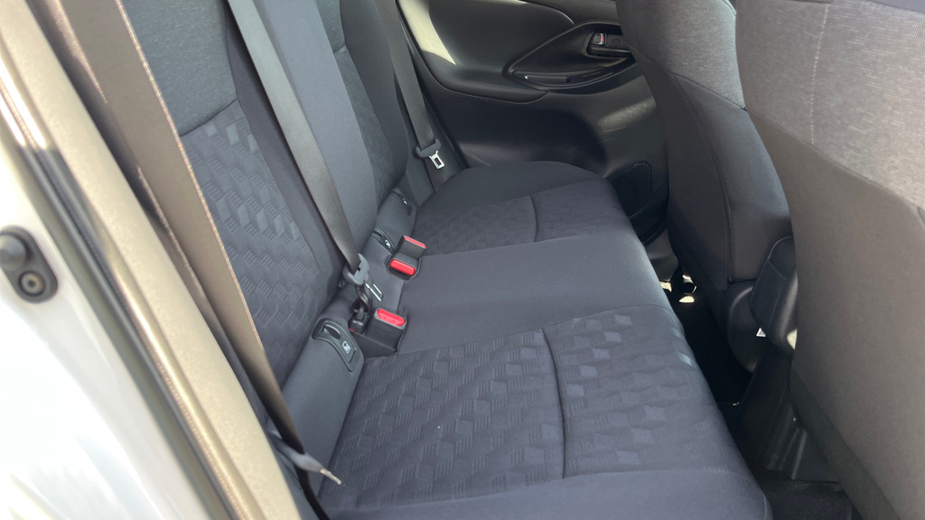 Toyota Yaris 1.5 Hybrid Icon Cvt  #47