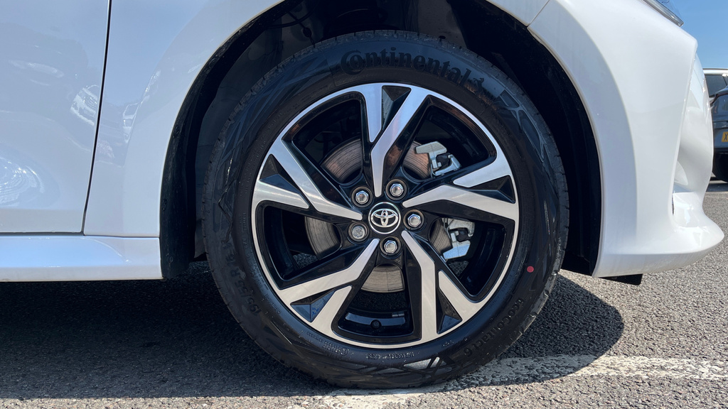 Toyota Yaris 1.5 Hybrid Icon Cvt  #25