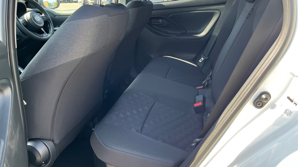 Toyota Yaris 1.5 Hybrid Icon Cvt  #41