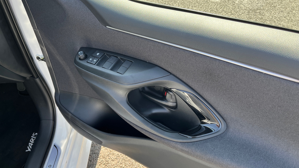 Toyota Yaris 1.5 Hybrid Icon Cvt  #49