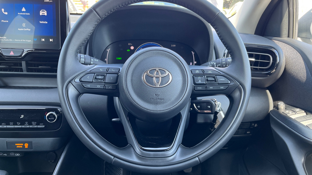 Toyota Yaris 1.5 Hybrid Icon Cvt  #10