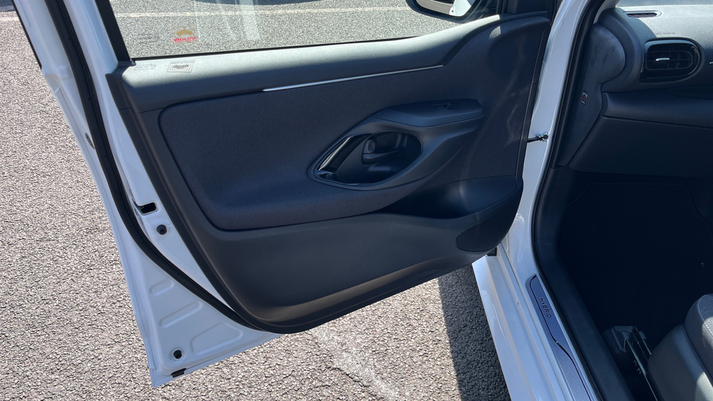 Toyota Yaris 1.5 Hybrid Icon Cvt  #31