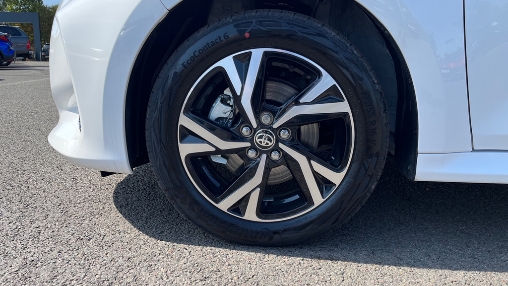 Toyota Yaris 1.5 Hybrid Icon Cvt  #35