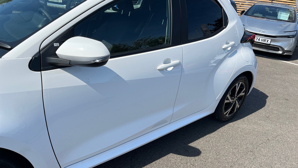 Toyota Yaris 1.5 Hybrid Icon Cvt  #34