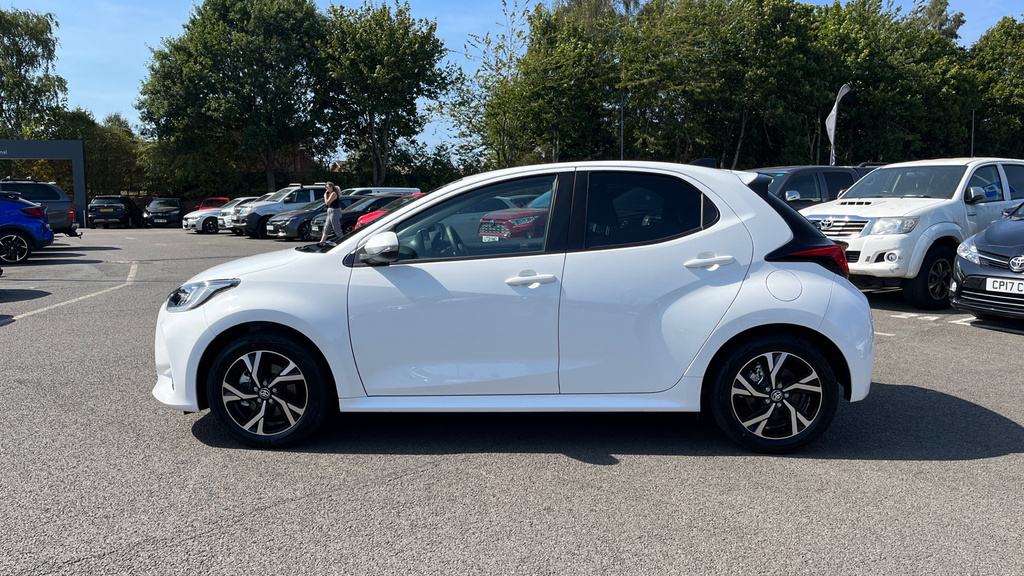 Toyota Yaris 1.5 Hybrid Icon Cvt  #24