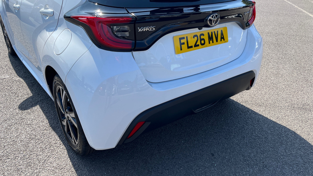 Toyota Yaris 1.5 Hybrid Icon Cvt  #42