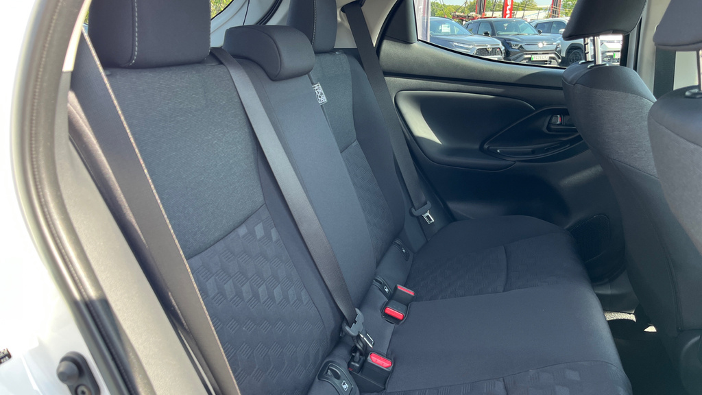 Toyota Yaris 1.5 Hybrid Icon Cvt  #8