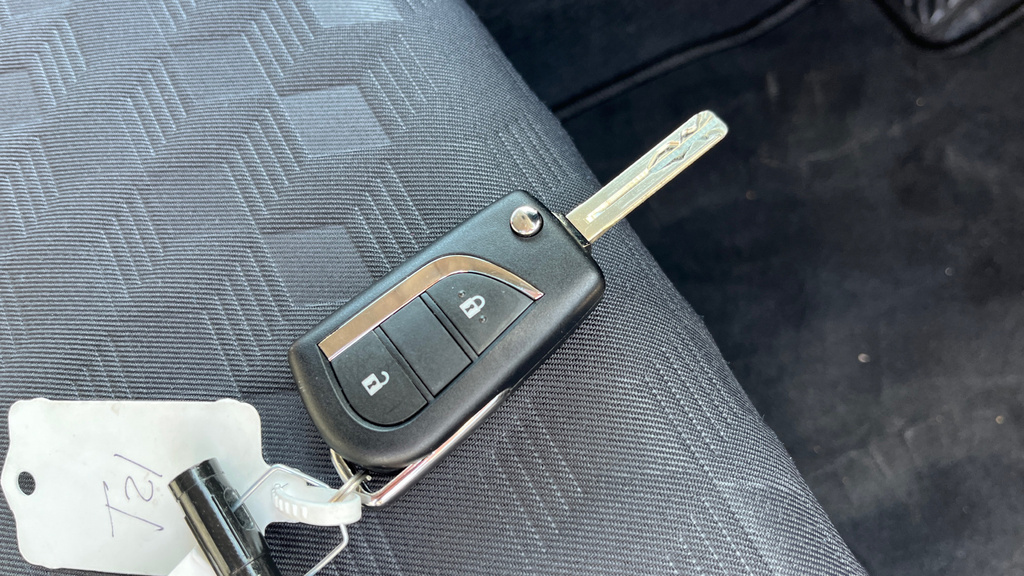 Toyota Yaris 1.5 Hybrid Icon Cvt  #28