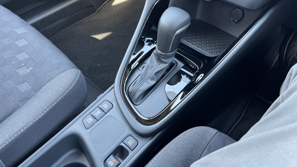 Toyota Yaris 1.5 Hybrid Icon Cvt  #55