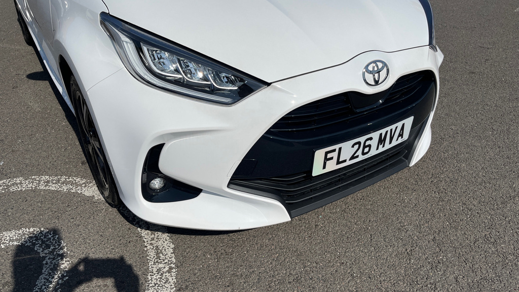 Toyota Yaris 1.5 Hybrid Icon Cvt  #37