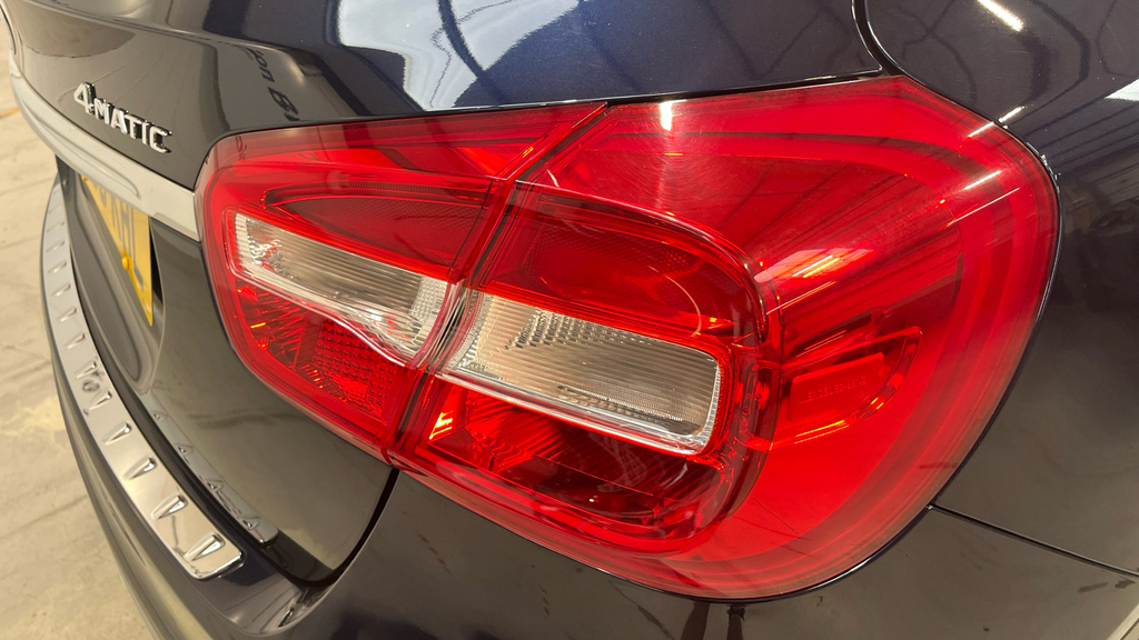 Mercedes-Benz GLA Class 1.6 Gla200 Sport Euro 6 Ss Red #36