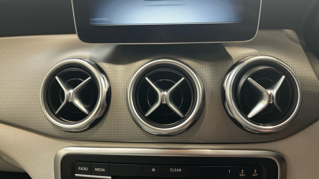 Mercedes-Benz GLA Class 1.6 Gla200 Sport Euro 6 Ss Red #48