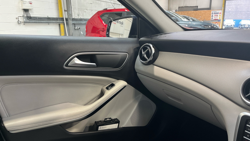 Mercedes-Benz GLA Class 1.6 Gla200 Sport Euro 6 Ss Red #53