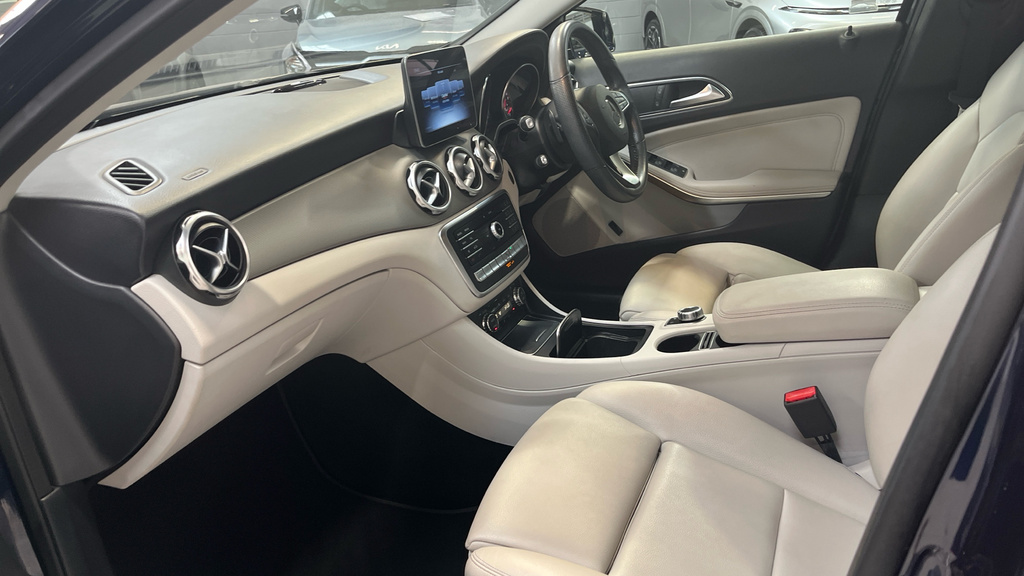 Mercedes-Benz GLA Class 2.1 Gla200d Sport Executi Blue #5