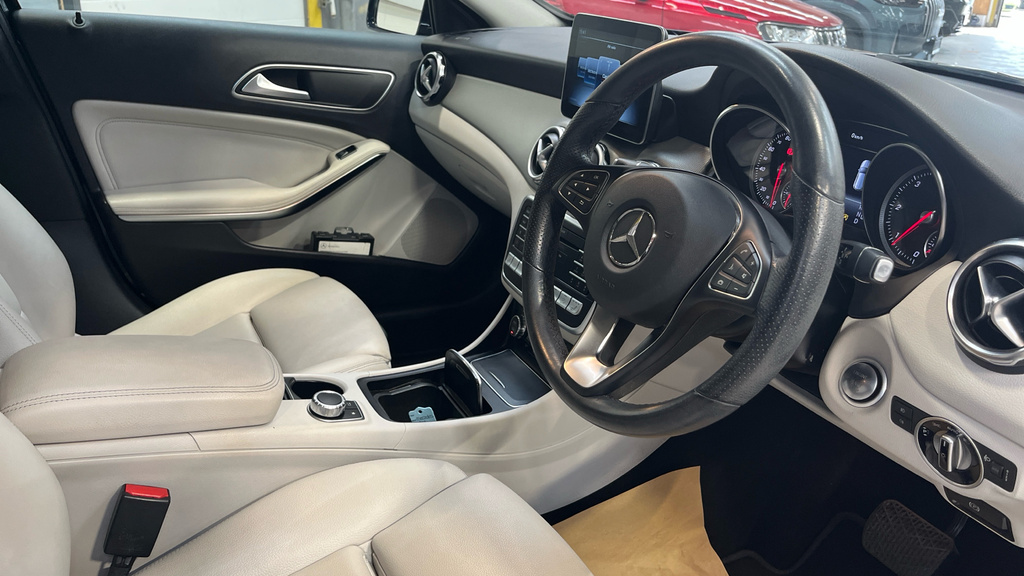 Mercedes-Benz GLA Class 1.6 Gla200 Sport Euro 6 Ss Red #12