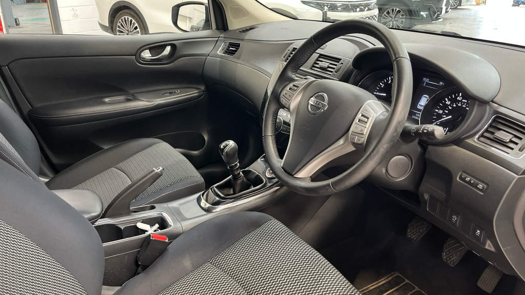 Nissan Pulsar 1.6 Dig-t Tekna Hatchback Euro 6 Red #12
